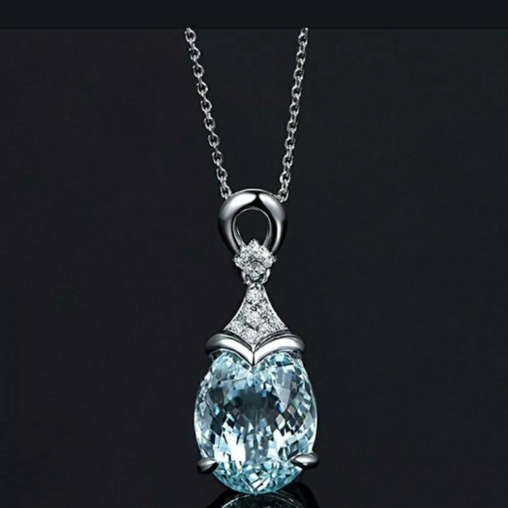 Vintage gemstone aquamarine pendant necklace